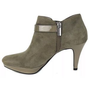 Bandolino gray suede booties size 11